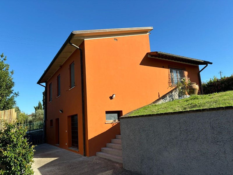 Villa in Vendita a Capannoli, 400'000€, 250 m², con Box