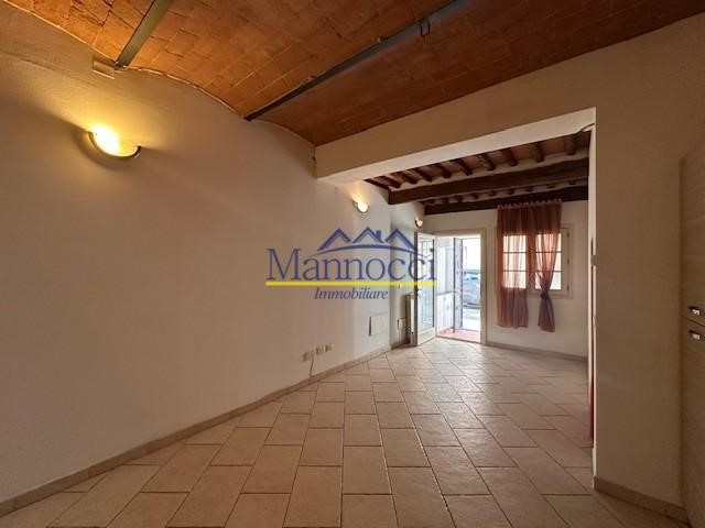 Trilocale in Vendita a Cascina, 145'000&euro;, 75 m², arredato
