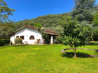 Villa in Vendita a Pietrasanta, 450'000€, 150 m²