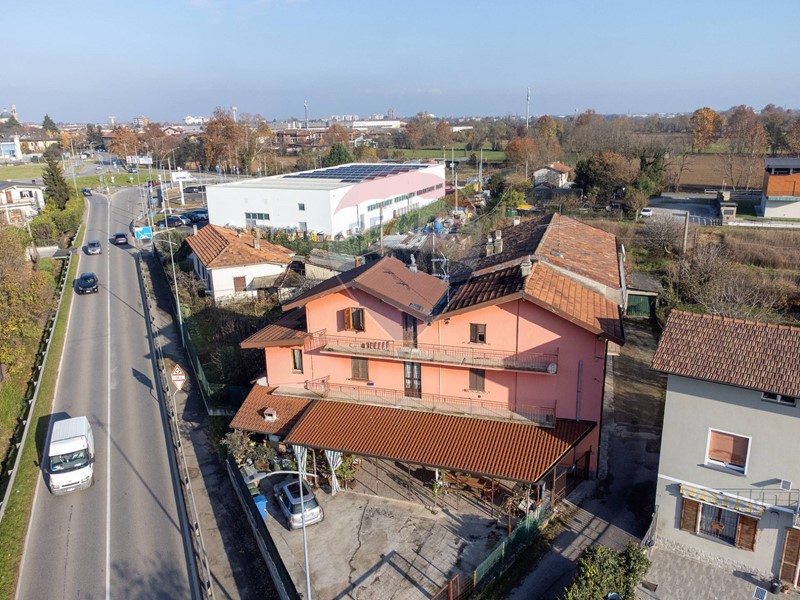 Casa Indipendente in Vendita a Boltiere, 200'000€, 230 m²