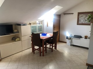 Trilocale in Affitto a Sestri Levante, zona comodo ai servizi, 650€, 50 m², arredato, con Box