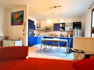 Trilocale in Vendita a San Miniato, 180'000€, 70 m², con Box