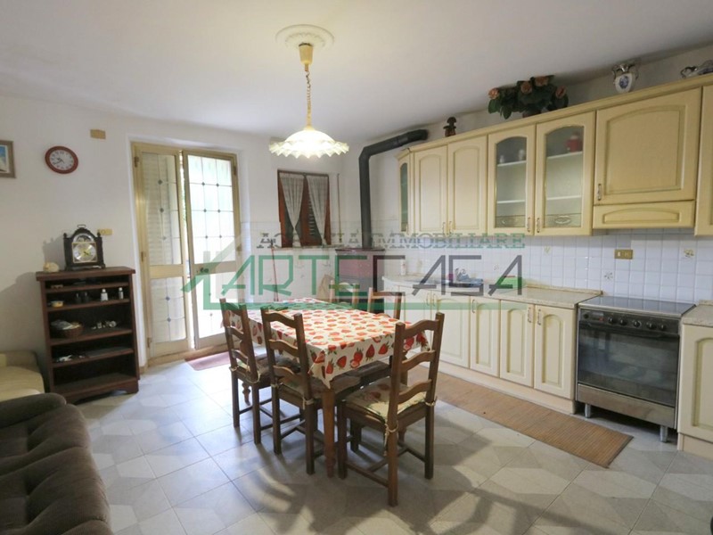 Casa Indipendente in Vendita a Cascina, zona Zambra, 185'000€, 130 m²