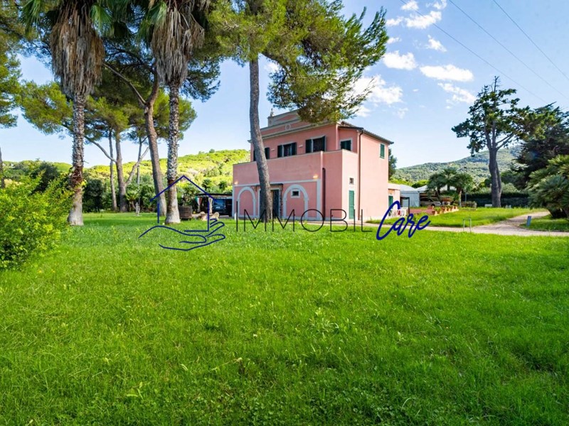 Villa in Vendita a Portoferraio, zona San Giovanni, 1'399'000&euro;, 277 m², arredato, con Box