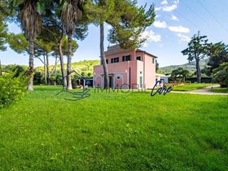 Villa in Vendita a Portoferraio, zona San Giovanni, 1'399'000&euro;, 277 m², arredato, con Box