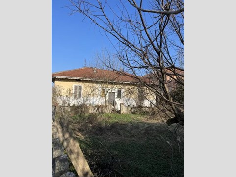 Casa Indipendente in Vendita a La Loggia, 112'500€, 179 m²