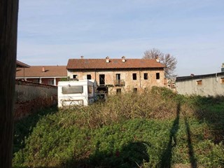 Casa Indipendente in Vendita a Piobesi Torinese, 120'000€, 549 m²