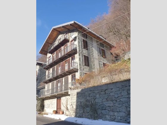 Casa Indipendente in Vendita a Ala di Stura, 65'180€, 381 m²