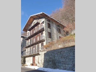 Casa Indipendente in Vendita a Ala di Stura, 65'180€, 381 m²