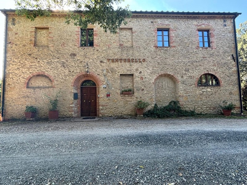Casale in Vendita a Pomarance, 1'100'000€, 900 m²