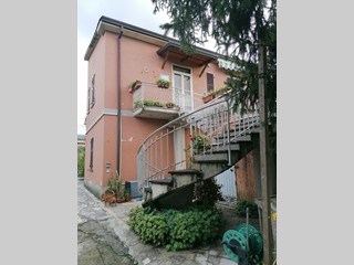 Casa Semi Indipendente in Vendita a Castelnuovo Magra, zona Molicciara, 170'000€, 133 m²