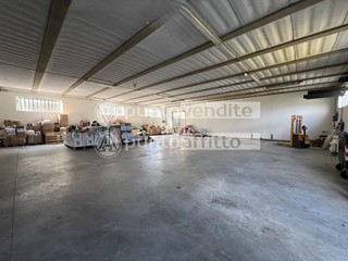 Capannone in Vendita a Capannori, zona Pieve San Paolo, 250'000€, 500 m²