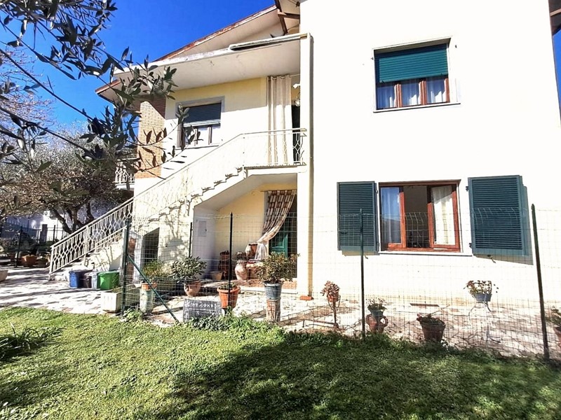 Appartamento in Vendita a Massa, zona Ricortola, 300'000&euro;, 120 m²