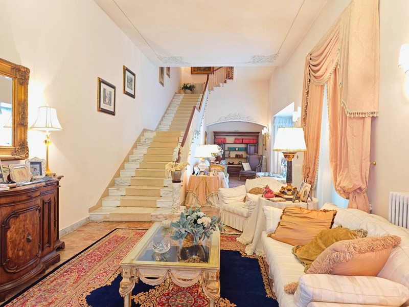 Appartamento in Vendita a Ponsacco, 330'000€, 418 m², arredato