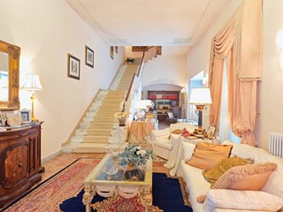 Appartamento in Vendita a Ponsacco, 330'000€, 418 m², arredato