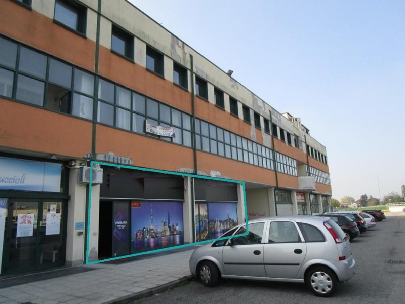 Negozio in Vendita a Magenta, 216'000€, 602 m²