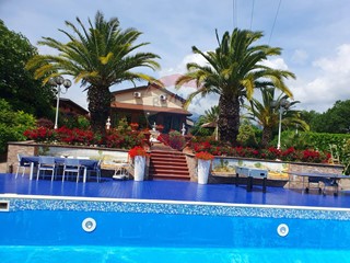 Villa in Vendita a Manocalzati, 850'000&euro;, 360 m²