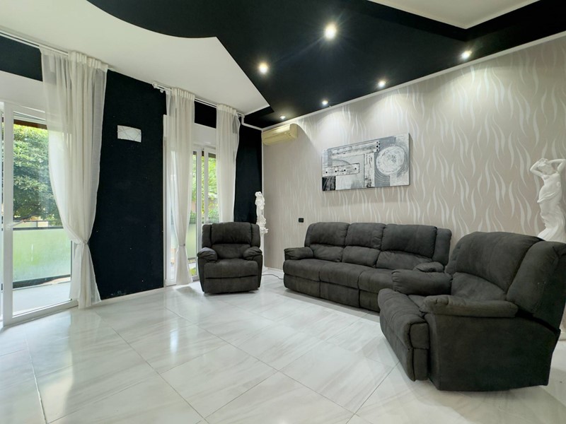 Quadrilocale in Vendita a Cinisello Balsamo, 295'000€, 136 m²