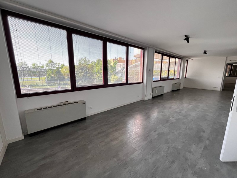 Ufficio in Affitto a Pordenone, 850€, 170 m²