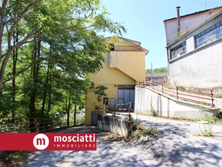 Capannone in Vendita a Castelraimondo, 110'000&euro;, 441 m²