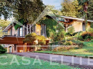 Villa in Vendita a Galliate Lombardo, 2'800'000€, 700 m², con Box