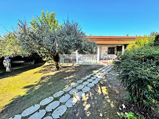 Villa in Vendita a Pietrasanta, 450'000€, 110 m²