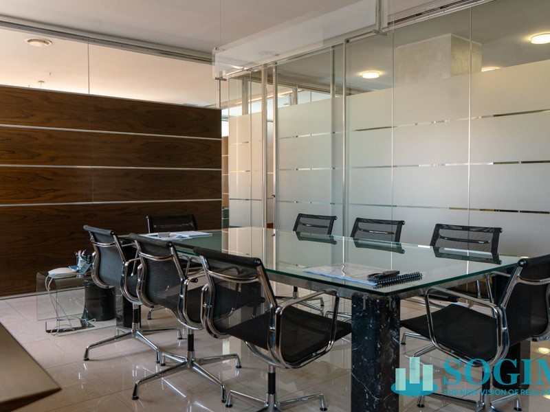 Ufficio in Affitto a Cinisello Balsamo, 14'306€, 1073 m²