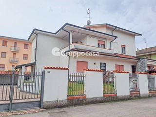 Trilocale in Vendita a Magenta, 270'000€, 145 m²