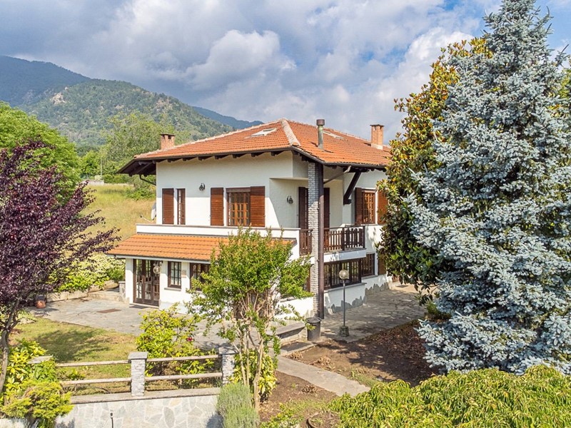 Casa Semi Indipendente in Vendita a Cumiana, 295'000€, 380 m²