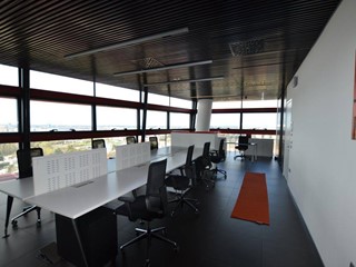 Ufficio in Affitto a Padova, 4'500€, 220 m²