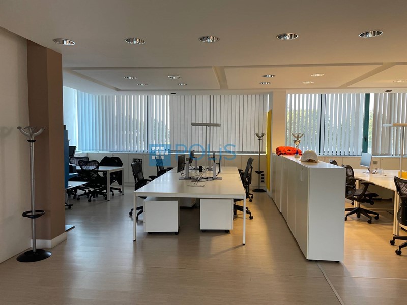 Ufficio in Affitto a Padova, 7'900€, 870 m²