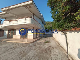 Trilocale in Vendita a San Salvatore Telesino, 600 m²