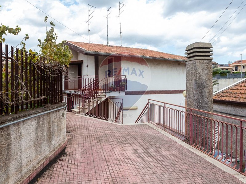 Trilocale in Vendita a Gravina di Catania, 79'000€, 100 m²