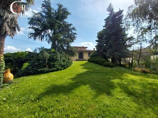 Villa in Vendita a Vicchio, 450'000€, 650 m²