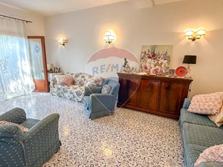 Villetta a schiera in Vendita a Sperlonga, 470'000€, 190 m²