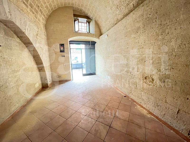 Negozio in Affitto a Barletta, 550€, 30 m²