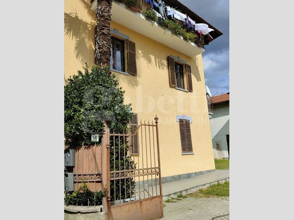 Casa Indipendente in Vendita a Biella, 75'000€, 140 m²
