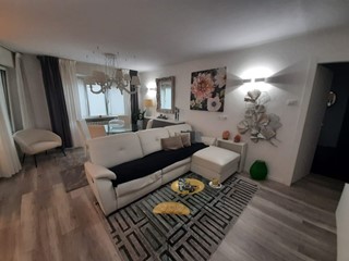 Trilocale in Vendita a Gardone Riviera, 250'000€, 90 m²