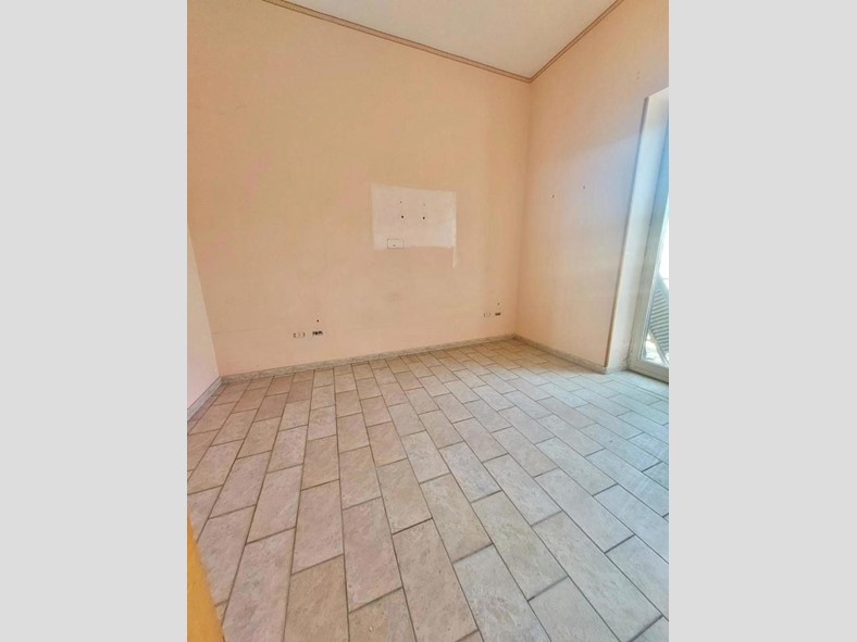 Trilocale in Vendita a Pozzuoli, 120'000€, 57 m²