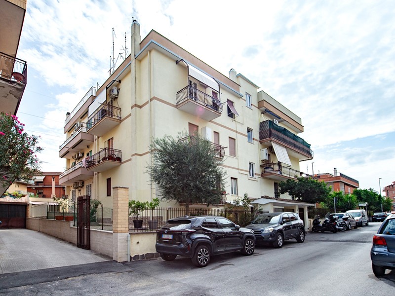 Trilocale in Vendita a Roma, 249'000&euro;, 86 m²