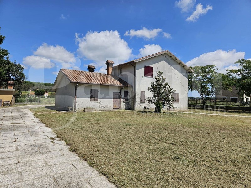 Villa in Vendita a Mesola, 75'000€, 270 m²