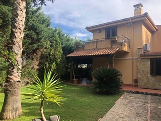 Villa bifamiliare in Vendita a Altavilla Milicia, 250'000€, 150 m²