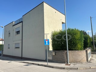Casa Indipendente in Vendita a Rovigo, zona Sant'apollinare, 220'000€, 130 m², arredato