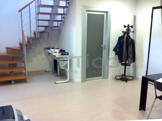 Ufficio in Vendita a Rovigo, zona Area Tosi, 49'000€, 90 m², arredato