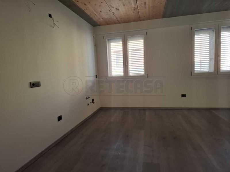 Bilocale in Vendita a Bondeno, 140'000€, 70 m²