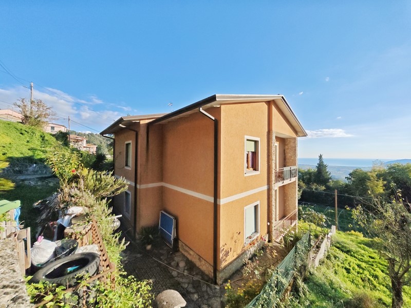 Casa Semi Indipendente in Vendita a Castelnuovo Magra, zona Vallecchia, 118'000€, 108 m²
