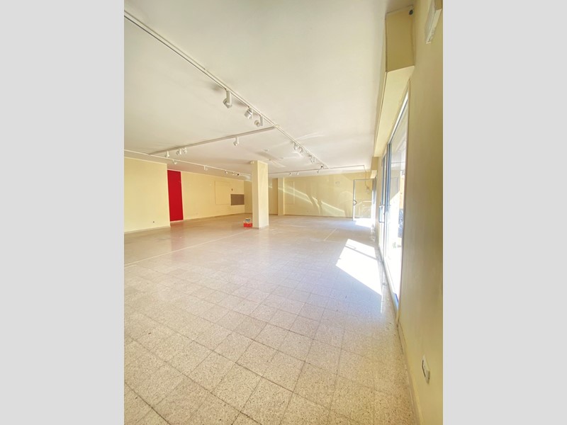 Immobile commerciale in Affitto a Reggio Calabria, 800€, 150 m²
