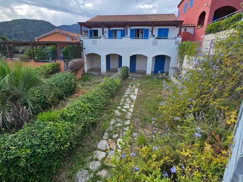 Bilocale in Vendita a Ventimiglia, zona Ville, 139'900€, 40 m²
