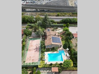Casa Indipendente in Vendita a Ventimiglia, zona Gallardi, 250 m², con Box