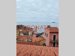 Appartamento in Vendita a Lerici, zona Tellaro, 640'000€, 143 m²